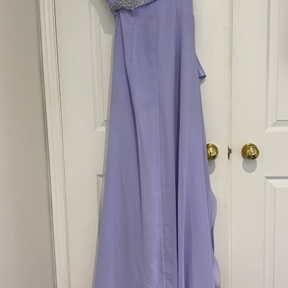 Size 0 Lavender Prom Dress - Picture 3 of 4